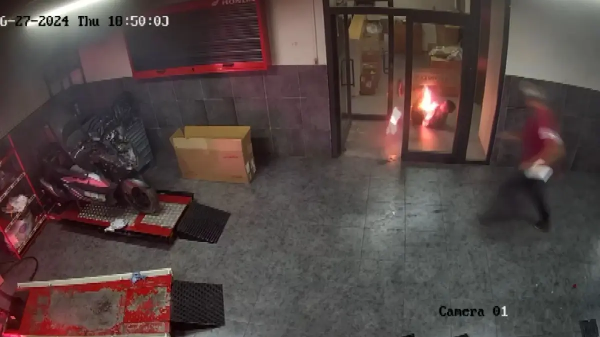 15 yasindaki cocuk alevler icinde kaldi BQSJ5KkZ.jpg