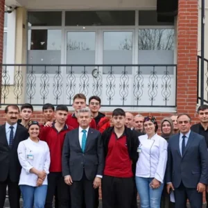 artvin valisi ergun lise ogrencileriyle bir araya geldi DqQrKlDM.webp