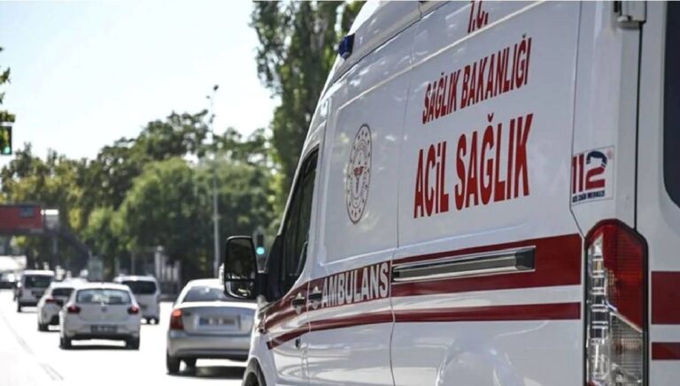caydanliktaki kaynar suyu esinin uzerine doktu 7YxyAlei.jpg