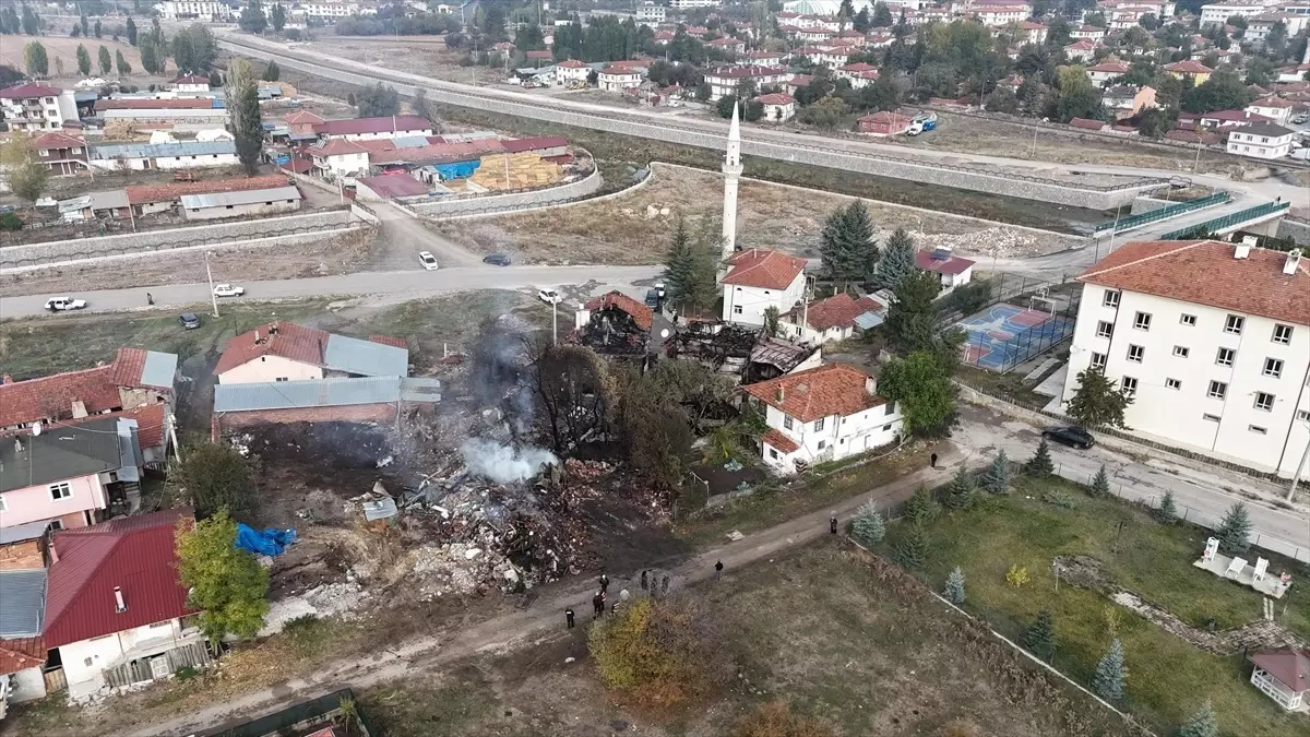 cerkeste yangin 3 ev ve 4 samanlik yandi MKr7am3w.jpg