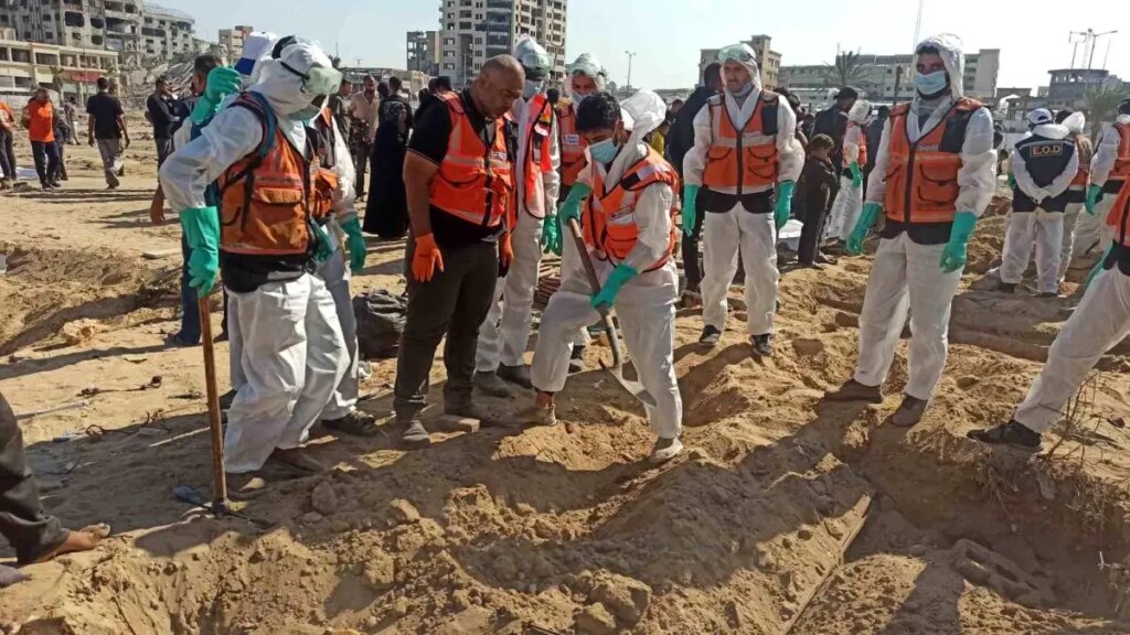 gazzede toplu mezarlar aciliyor fdMg2Gky.jpg