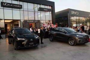 lexus adana showroomunu acti XTxPwrwN.jpg