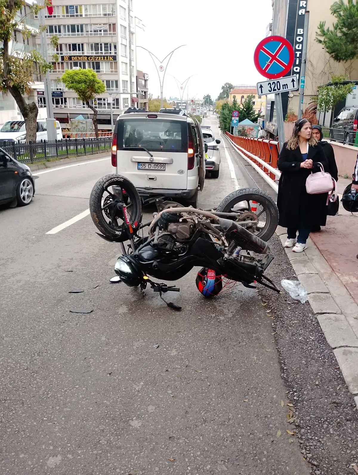 motosiklet dolmusa carpti 16 yasindaki surucu yarali SWkZ5UAQ.jpg