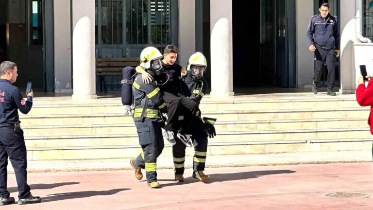 mugla fen lisesinde kapsamli deprem tatbikati gerceklestirildi SXN662rQ.jpg