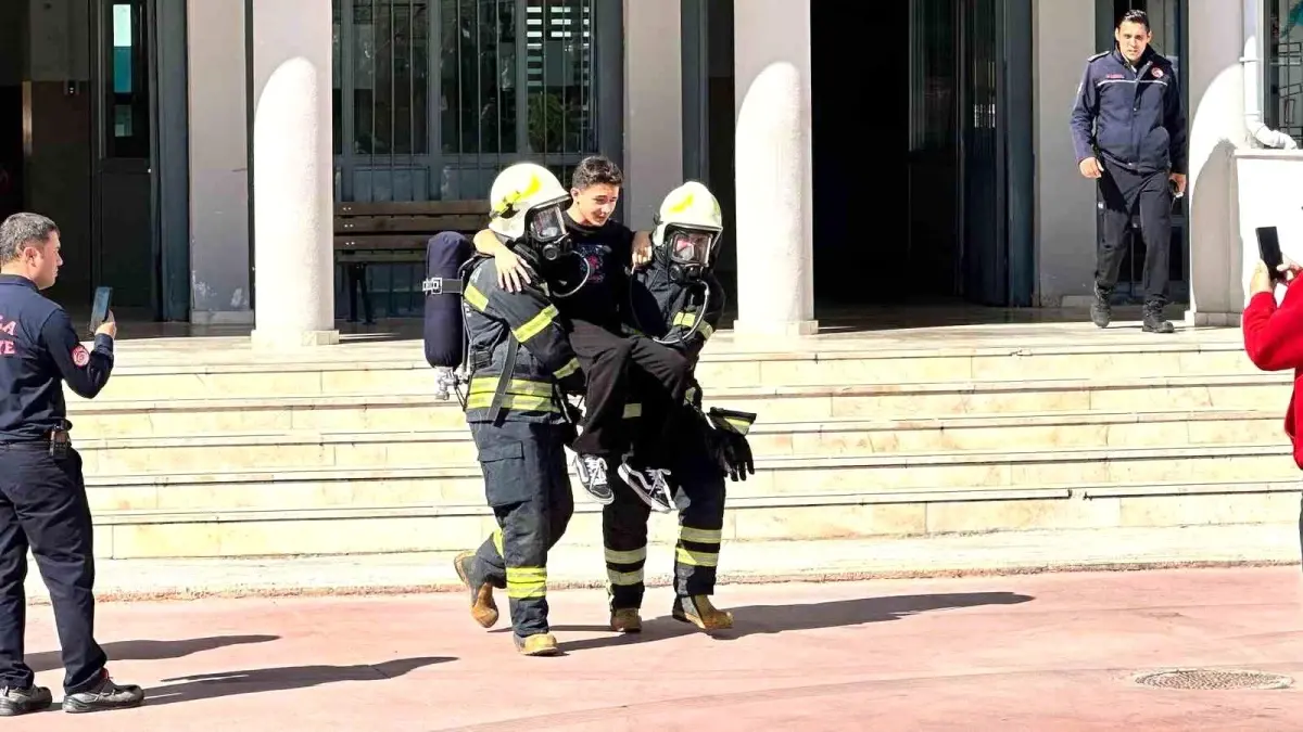 mugla fen lisesinde kapsamli deprem tatbikati gerceklestirildi SXN662rQ.jpg