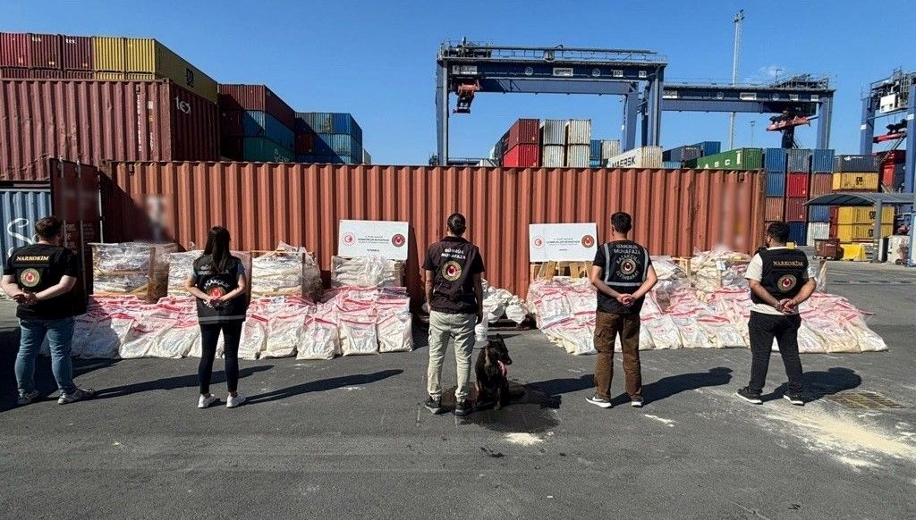 turkiye ile ispanyadan ortak operasyon fosil ununa emdirilmis 17 ton kokain ele gecirildi drEJ2g82.jpg