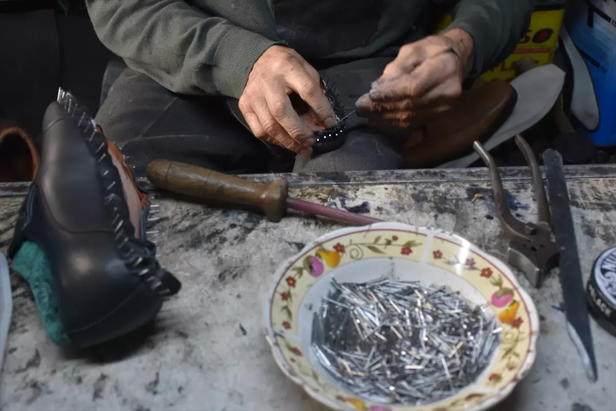 72 yasindaki usta 60 yil suren ayakkabi sanati G6kEsHqk.jpg