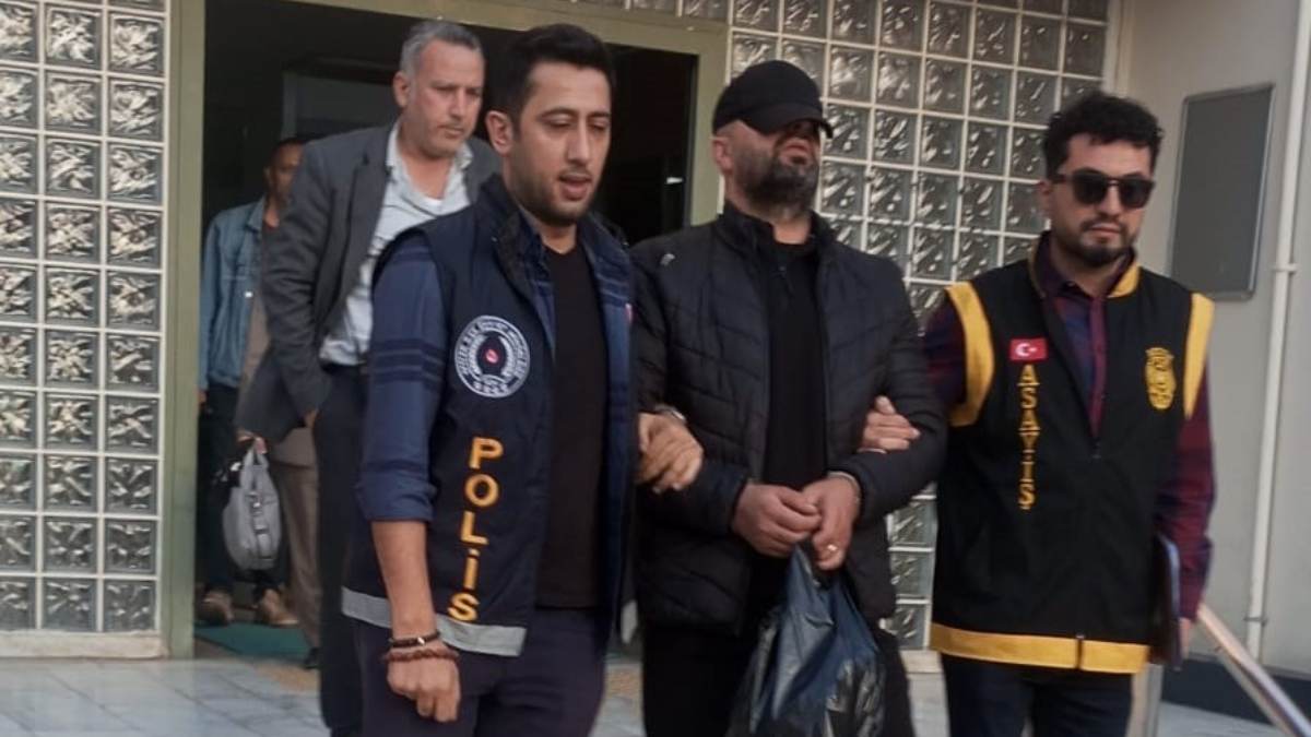 aydinda 125 yil hapisle aranan sahis pazarda yakalandi vWcTKdOL.jpg