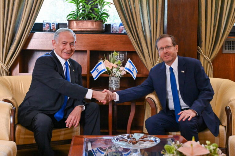 netanyahunun-yolsuzluk-davasinda-yeni-perde-af-yerine-nasil-bir-uzlasma-planlaniyor-WHNc5px1