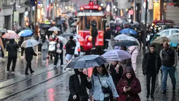 akomdan-istanbul-icin-hava-durumu-uyarisi-saganak-yagis-etkili-olacak-UdJFFuJd