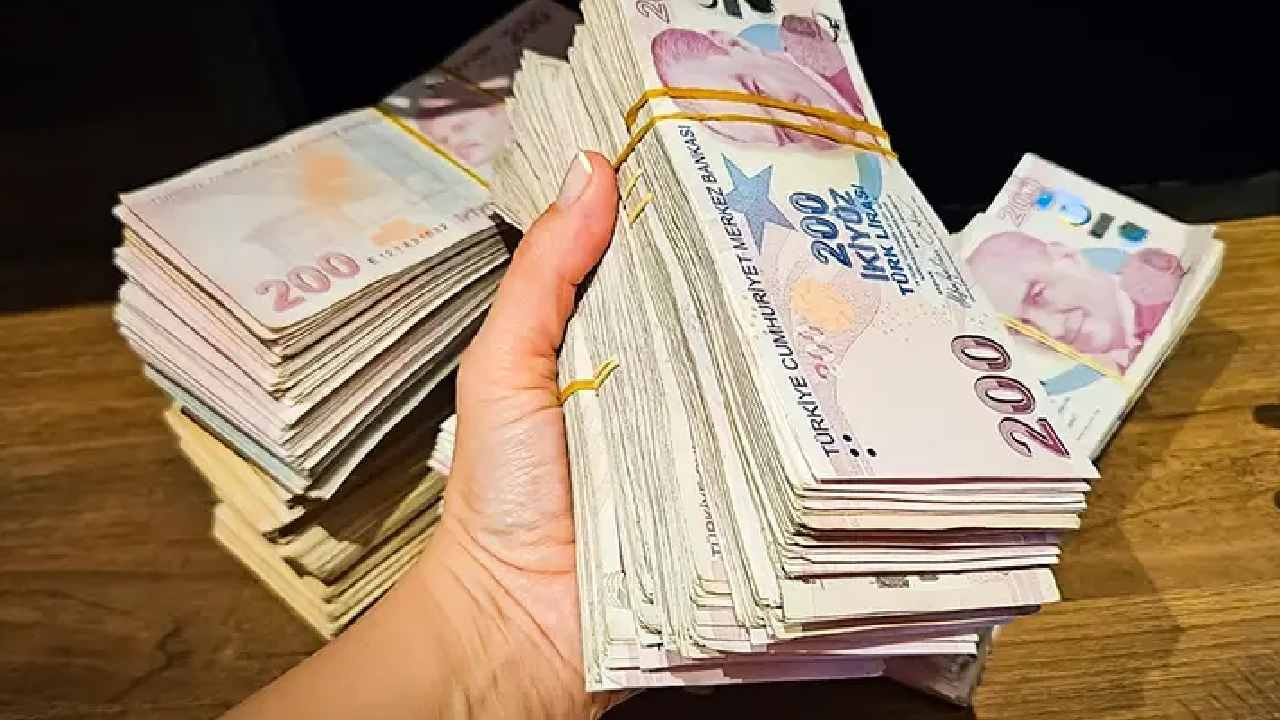 bankalar-faiz-yarisinda-vitesi-artirdi-650-bin-tlnin-aylik-getirisi-belli-oldu-i3vNzgJK