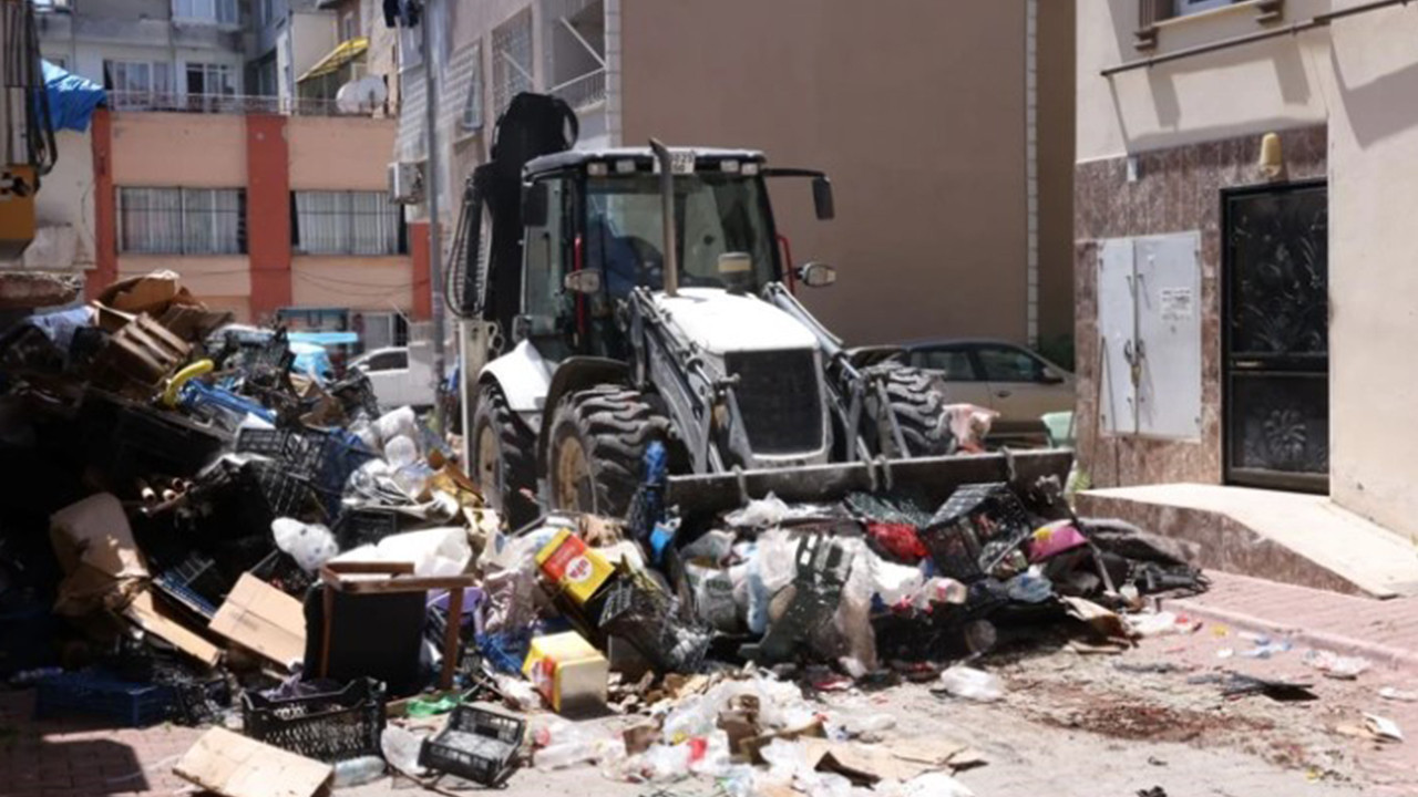 mersinde-bir-evden-tonlarca-cop-cikti-Lh4cH8Eu