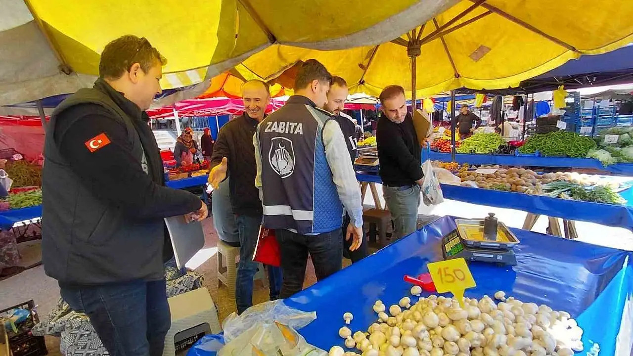 mudurnuda-zabita-ekiplerinden-pazar-tezgahlarina-siki-denetim-7tQ6rPKP