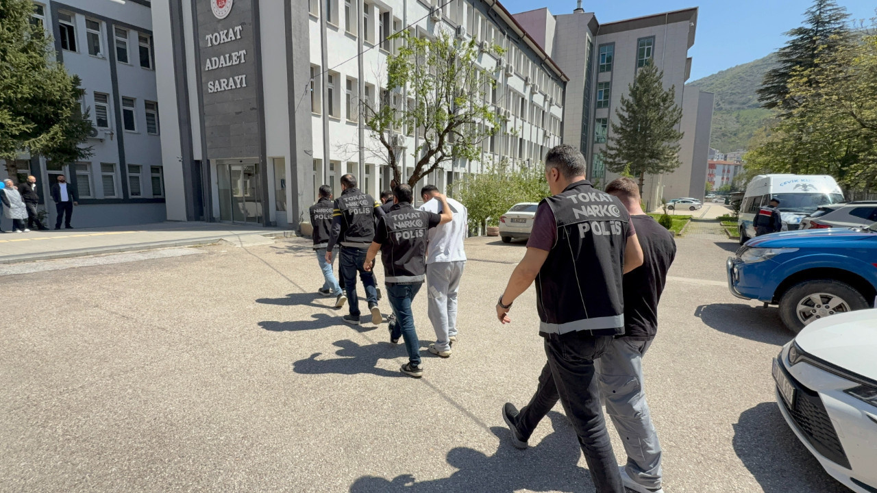 Tokat’ta Uyuşturucu Operasyonu: 936 Hap Ele Geçirildi, İki Şahıs Tutuklandı