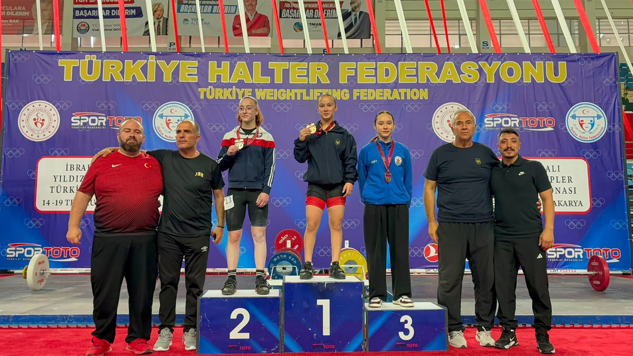 Genc halterci beyzanur ozturk bileciki gururlandirdi FzPteeUU
